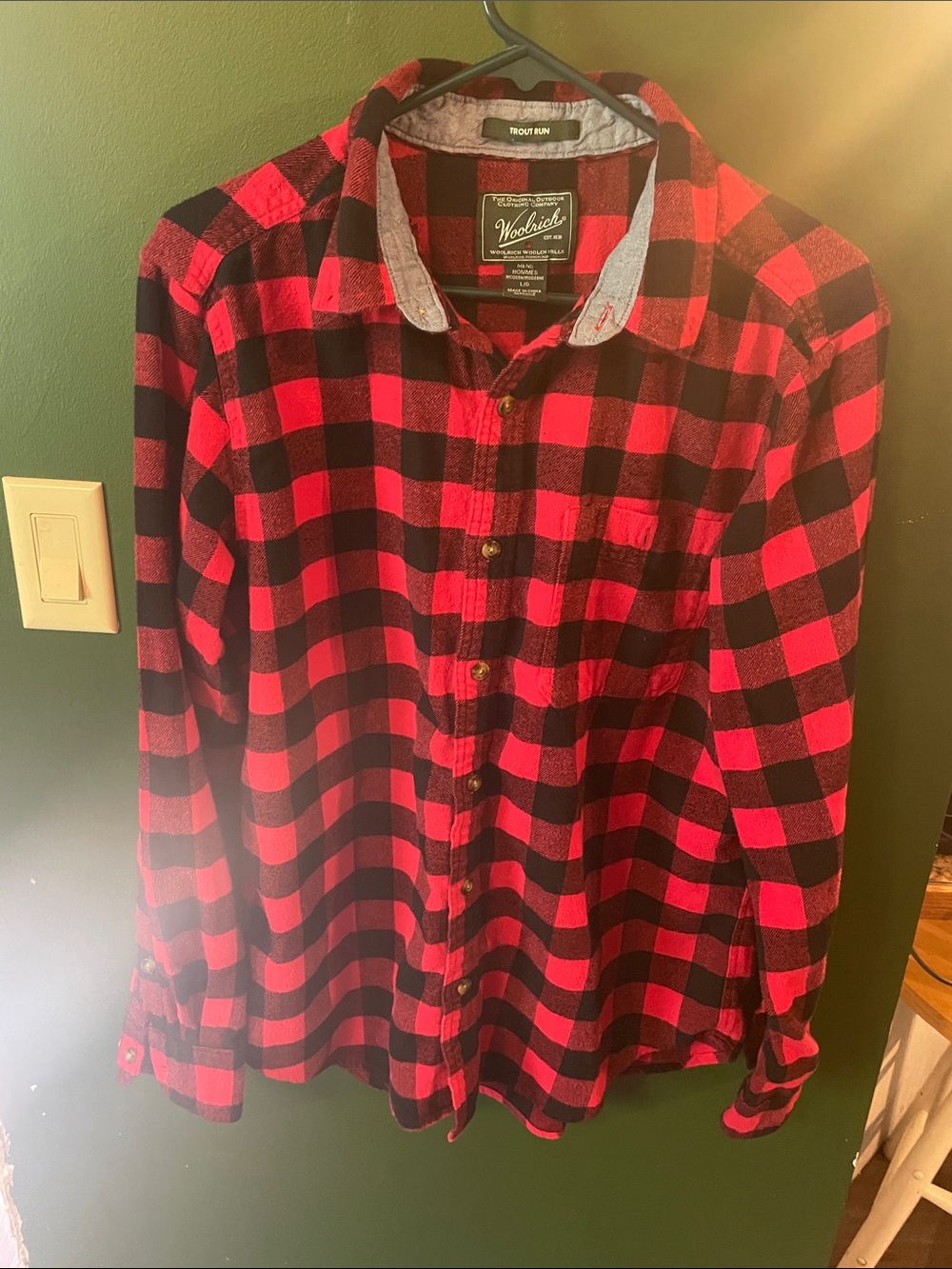 Woolrich Men’s Trout Run  Red and Black Buffalo Plaid Button-Down Shirt Size L
